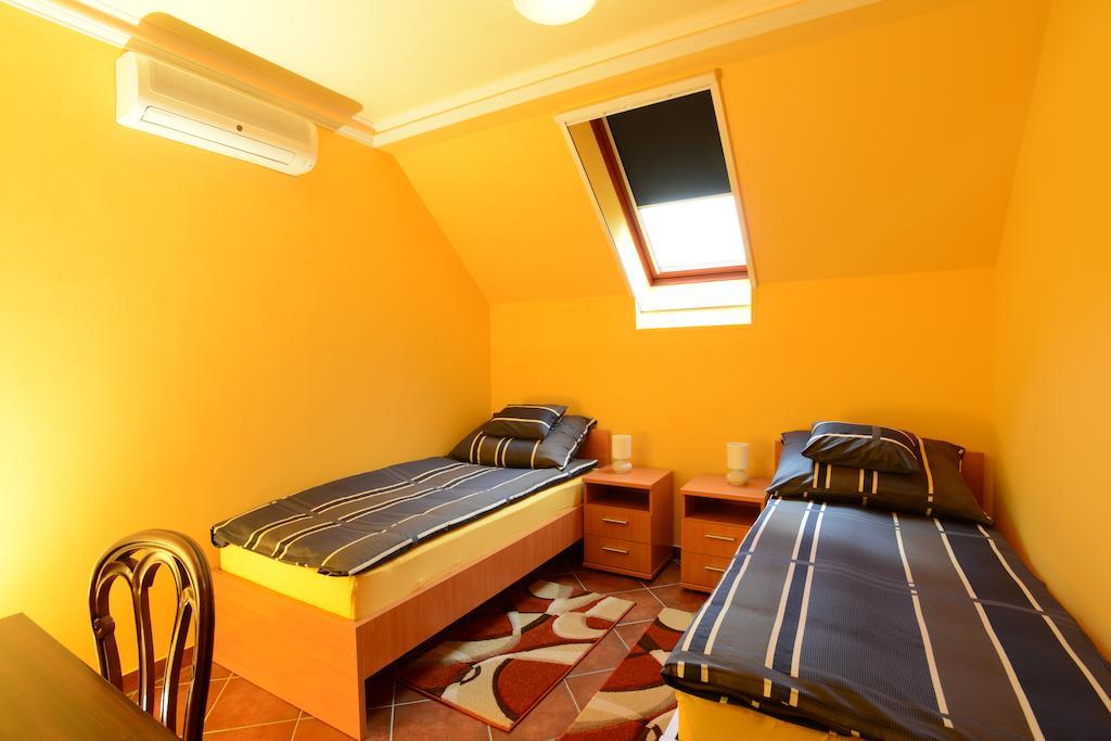 Aparthotel Nexus Vendeghaz Szegedin Zimmer foto